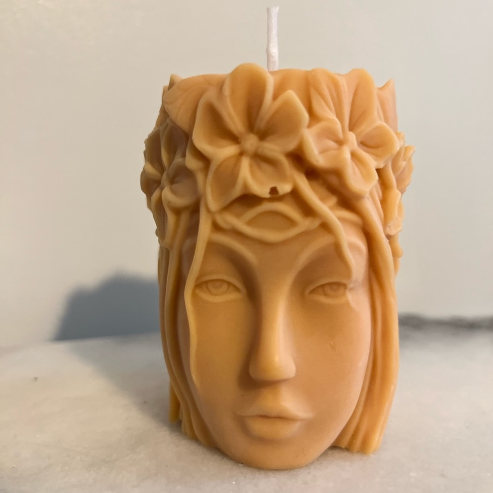 Majestic Lady Candle - Rose Petal Scent - Picture 1 of 4